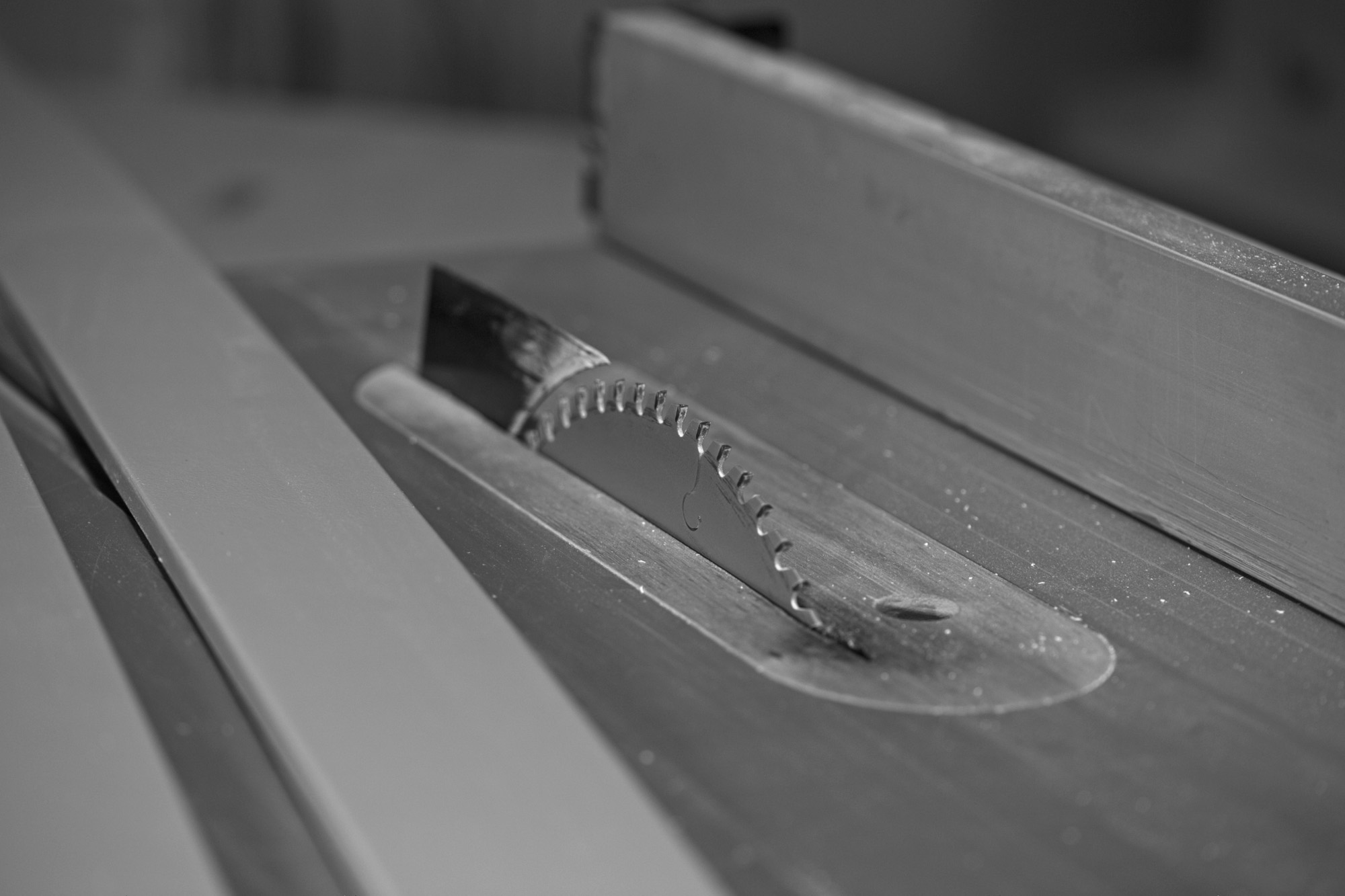 Attrezzatura per la lavorazione del legno nella bottega Pusateri Maker