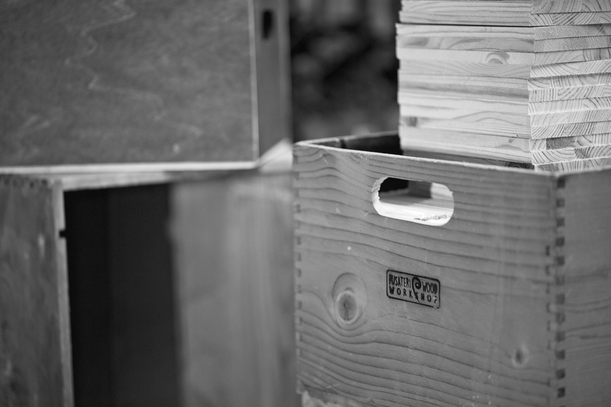 Lavorazione artigianale del legno nella bottega Pusateri Maker