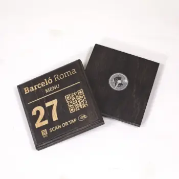 QR Easy75 | Espositore da tavolo in legno con QR, NFC, numero tavolo e logo